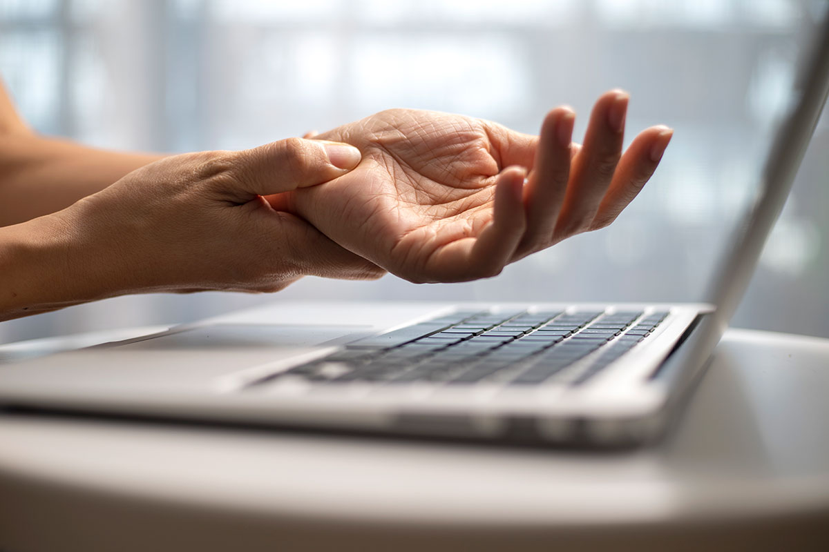 Pain in hand and wrist due to Carpal Tunnel Syndrome